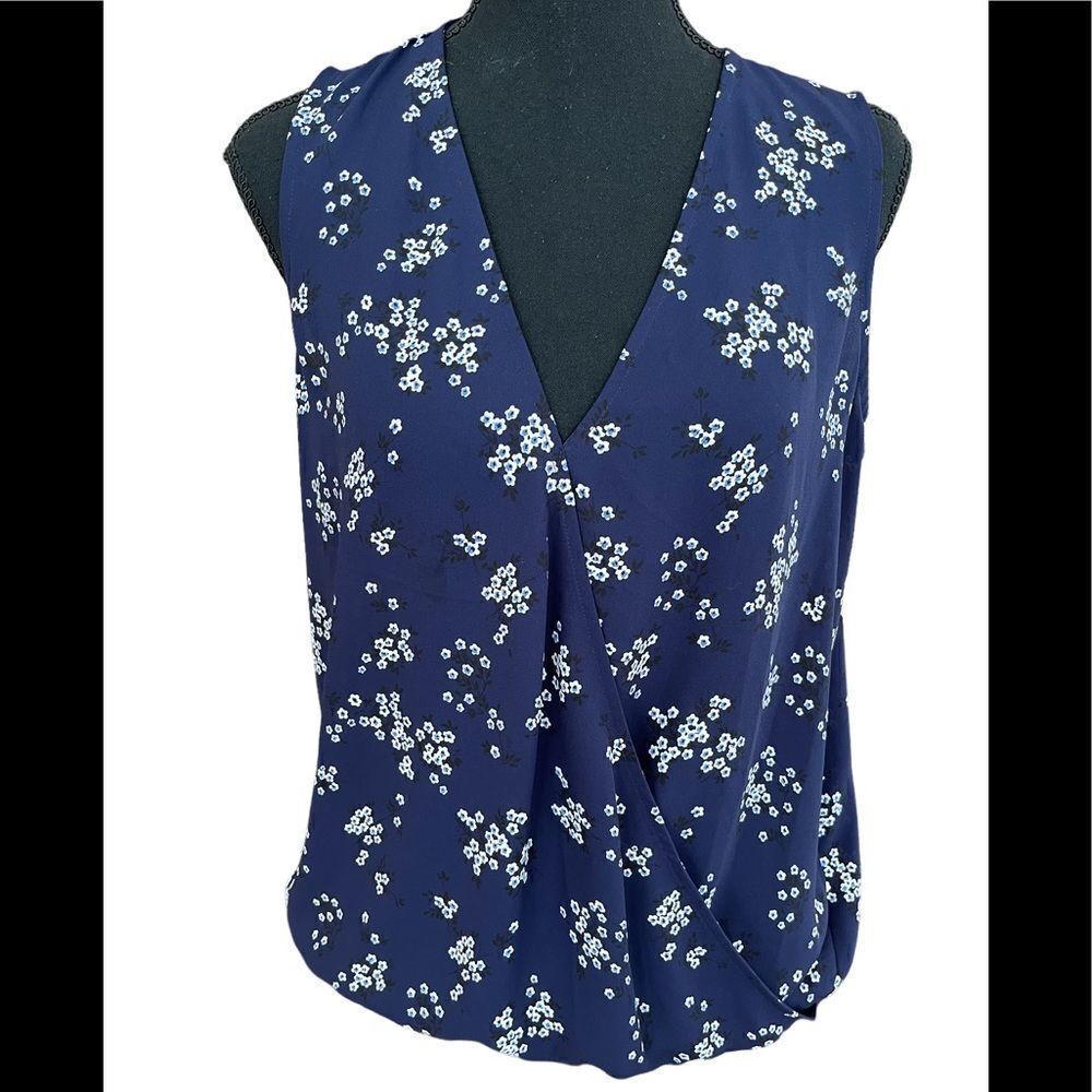 LOFT faux wrap style sleeveless navy/white floral top, elastic waistband sz S